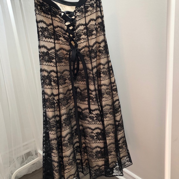 LAURA Event Dress - Cream and Black Lace - Picture 2 of 4